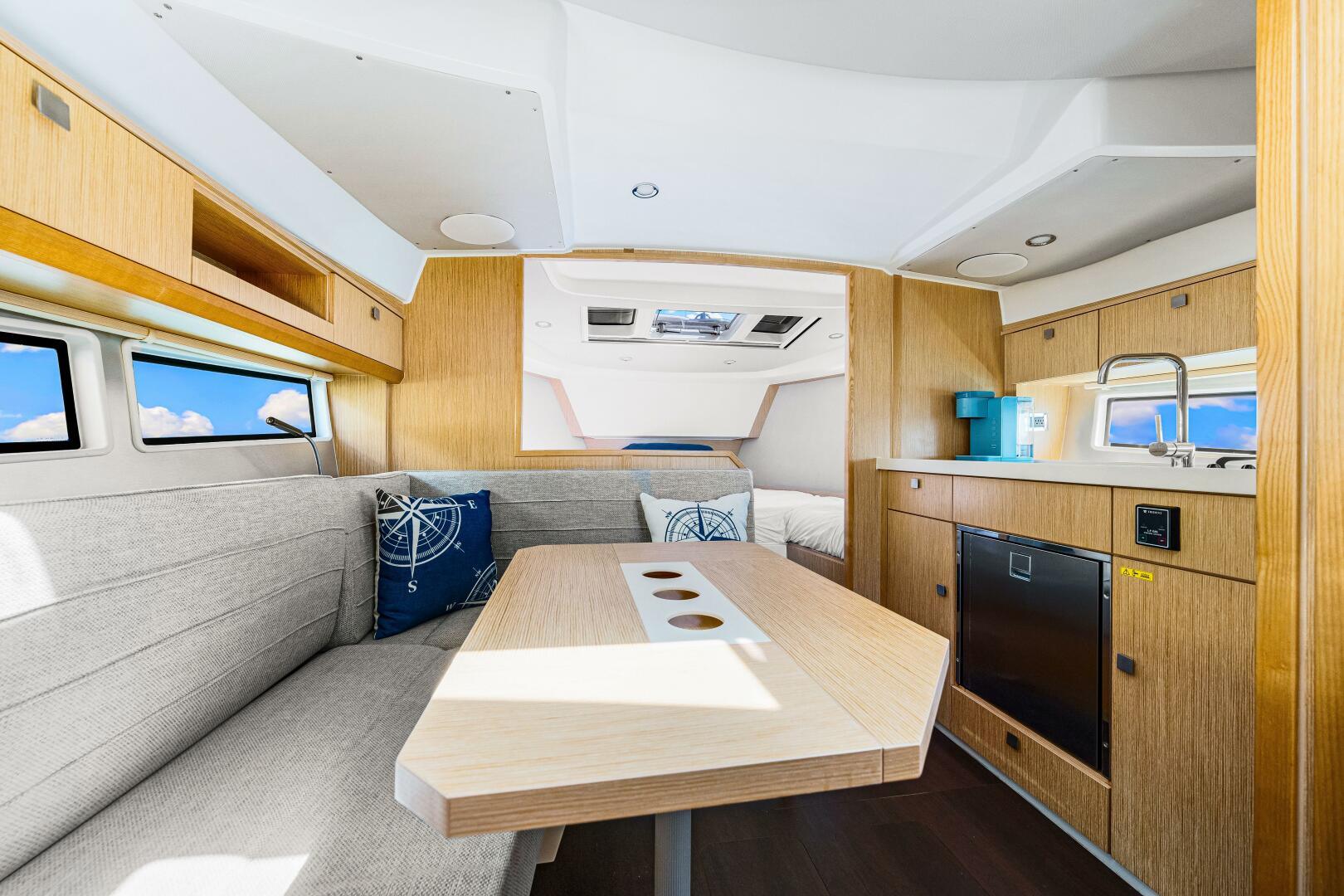 Slide: The Image of 2019 Sealine S330V 2019 - 5216739