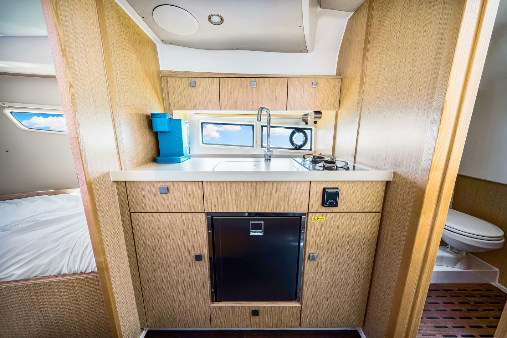 Slide: The Image of 2019 Sealine S330V 2019 - 5216742