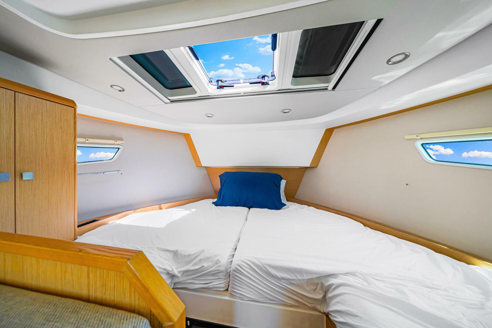 Slide: The Image of 2019 Sealine S330V 2019 - Stateroom - 5216743