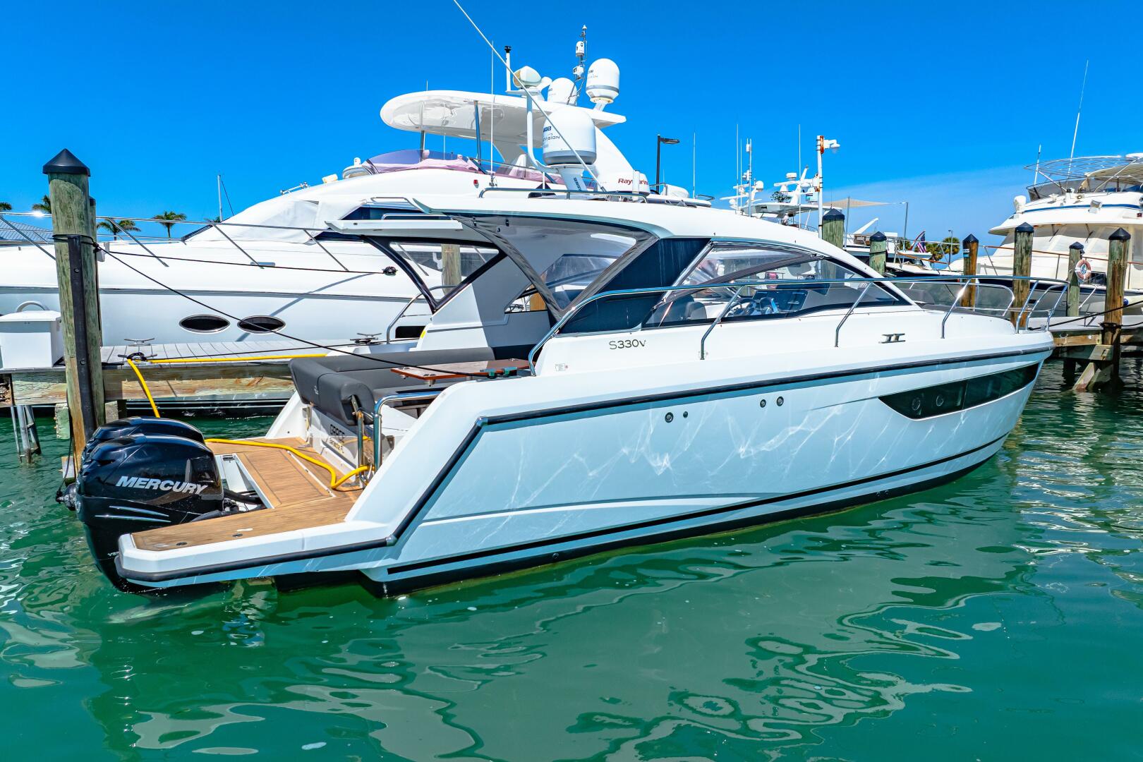 Slide: The Image of 2019 Sealine S330V 2019 - 5216674