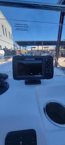 Slide: The Image of Lowrance fishfinder on the 2024 Sea Pro 172 Bay boat dashboard. - 6