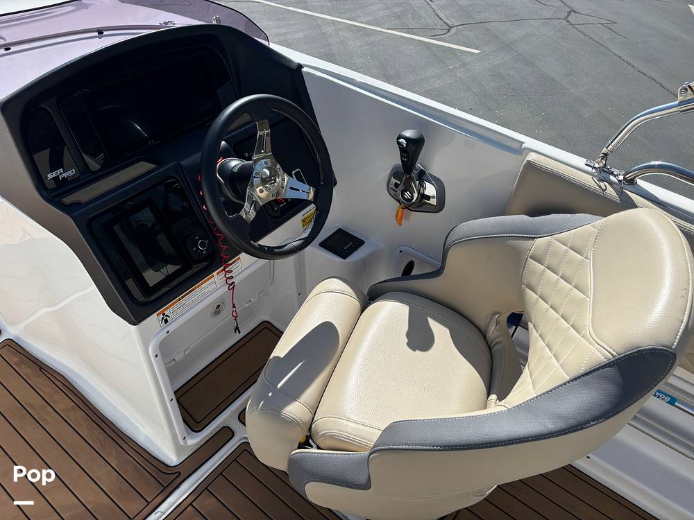 Slide: The Image of Sea Pro Citation 2400 2021 - 15284594