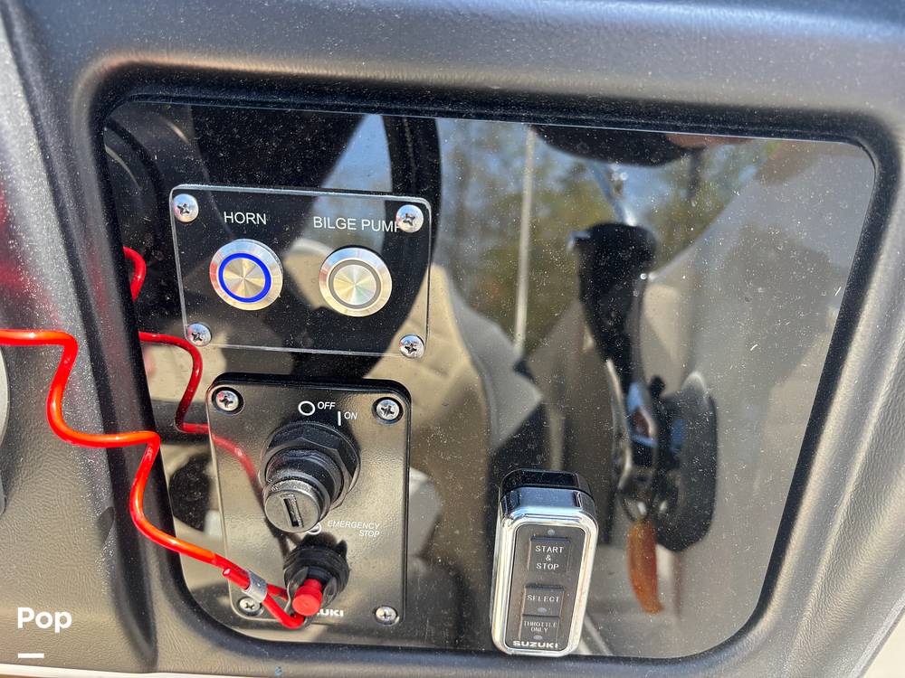 Slide: The Image of Sea Pro Citation 2400 2021 - 15284600