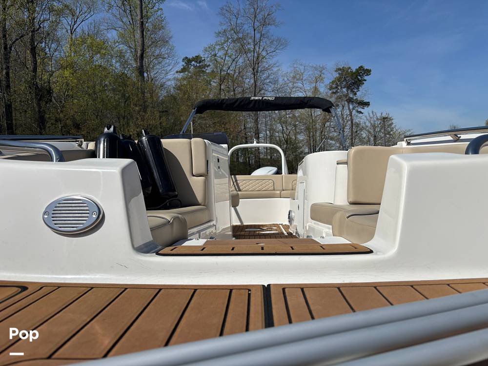 Slide: The Image of Sea Pro Citation 2400 2021 - 15284645