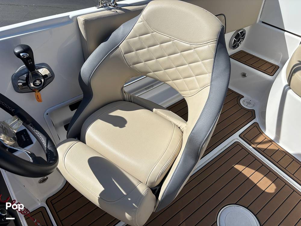 Slide: The Image of Sea Pro Citation 2400 2021 - 15284595