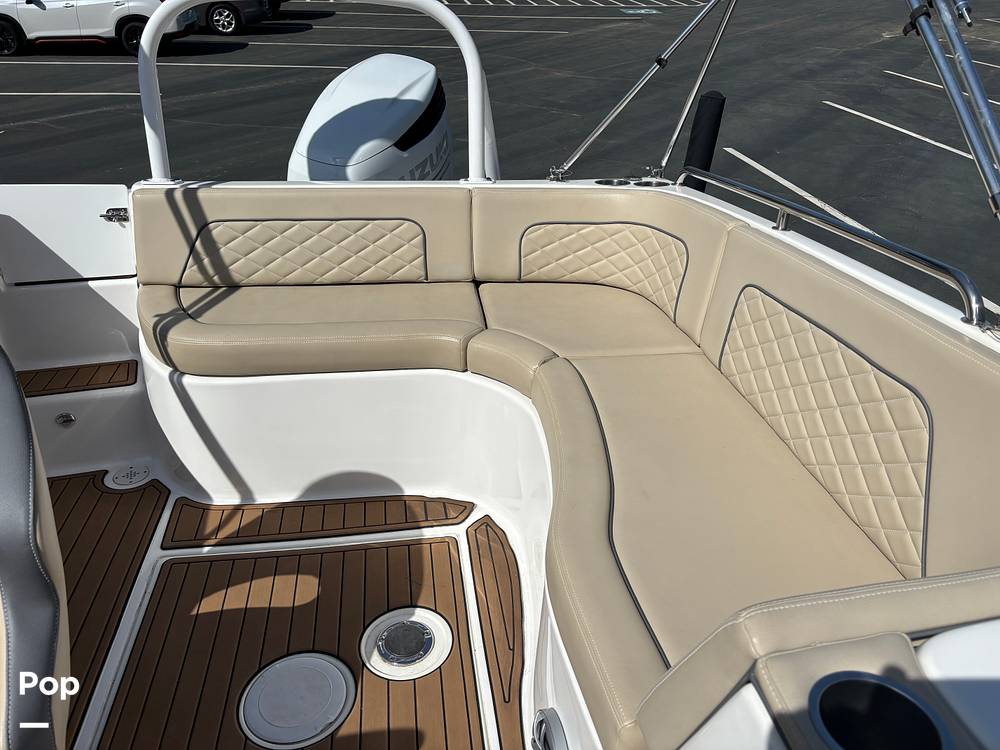 Slide: The Image of Sea Pro Citation 2400 2021 - 15284604