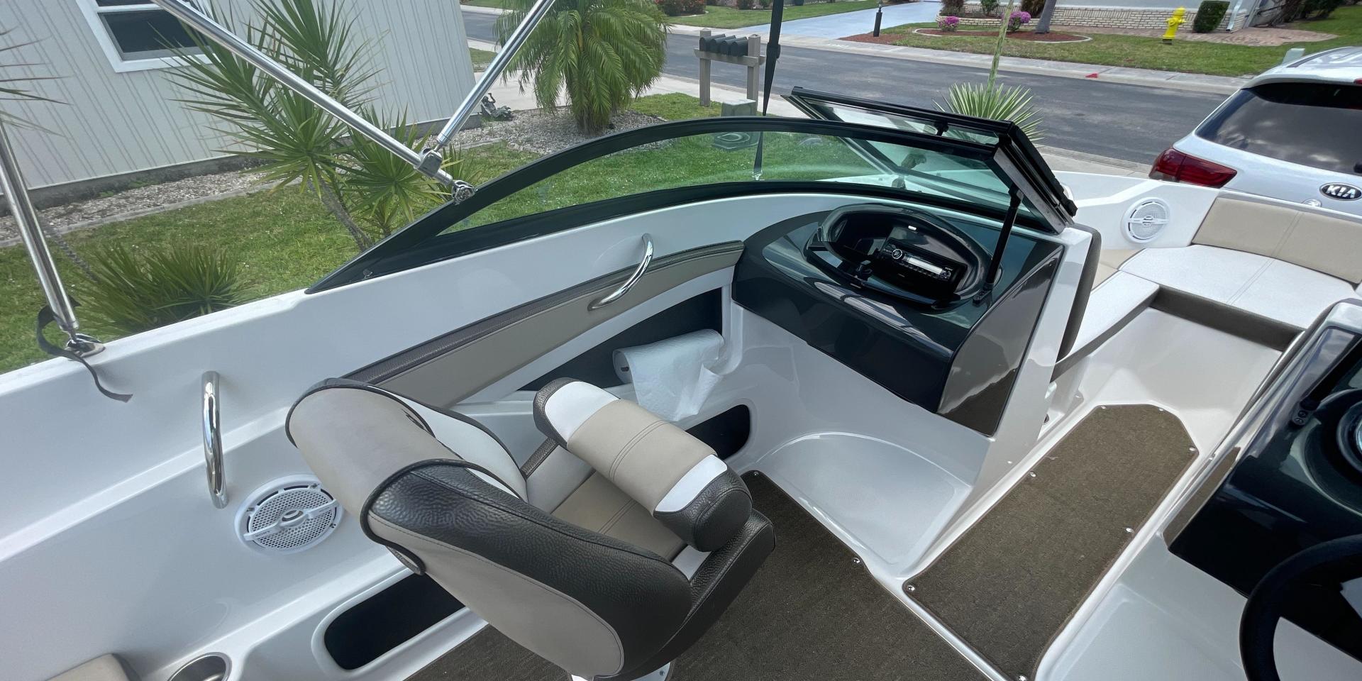 Slide: The Image of Sea Ray 190 Sport 2015 - 3671149