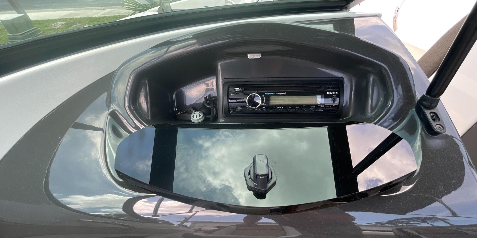 Slide: The Image of Sea Ray 190 Sport 2015 - 3671150