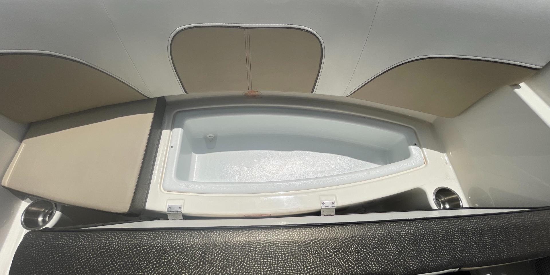 Slide: The Image of Sea Ray 190 Sport 2015 - 3671154