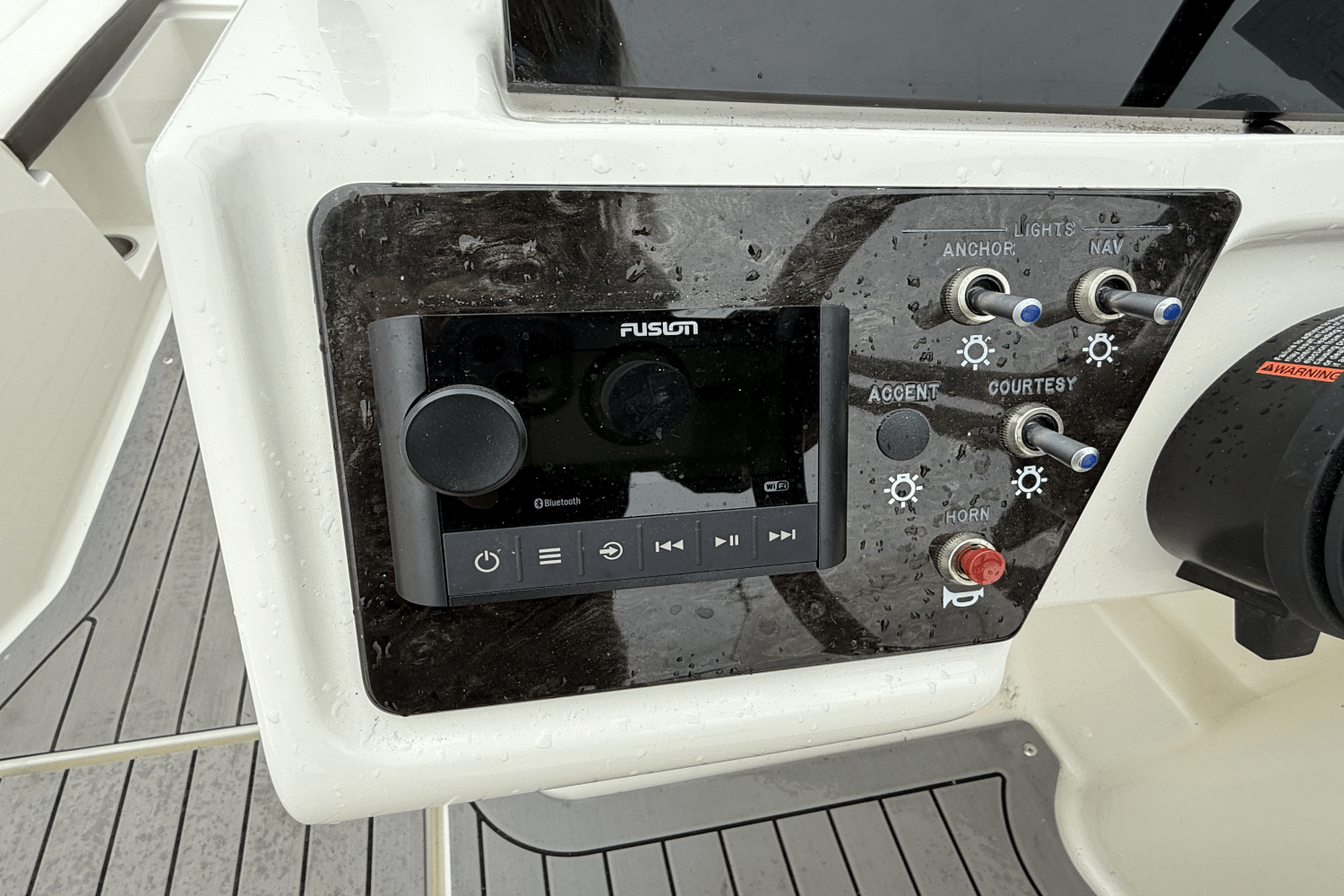 Slide: The Image of Sea Ray 190SPX 2019 - 10