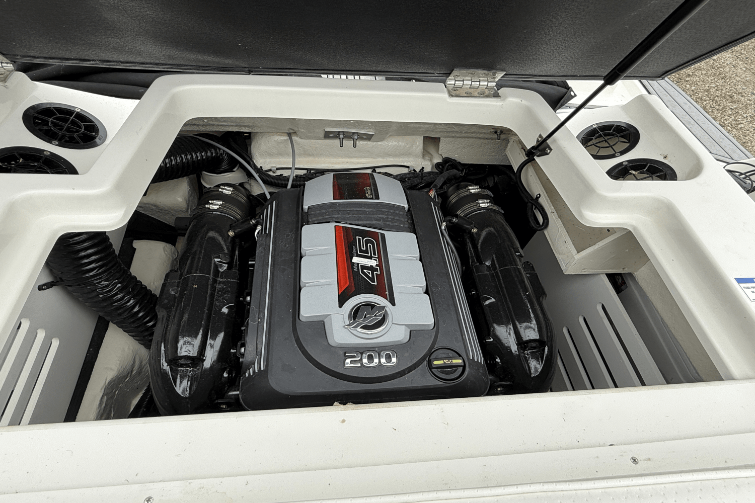 Slide: The Image of Sea Ray 190SPX 2019 - 13