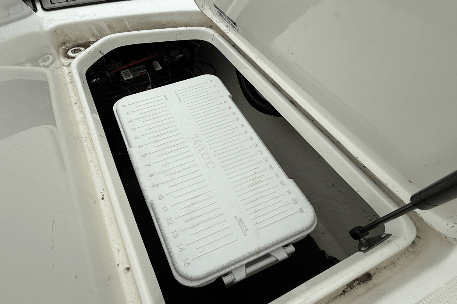 Slide: The Image of Sea Ray 190SPX 2019 - 15