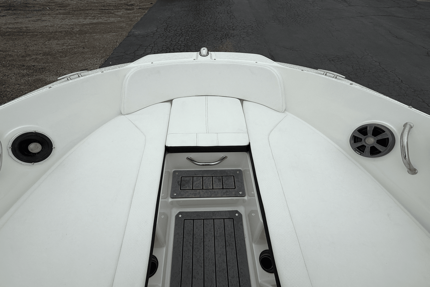 Slide: The Image of Sea Ray 190SPX 2019 - 19