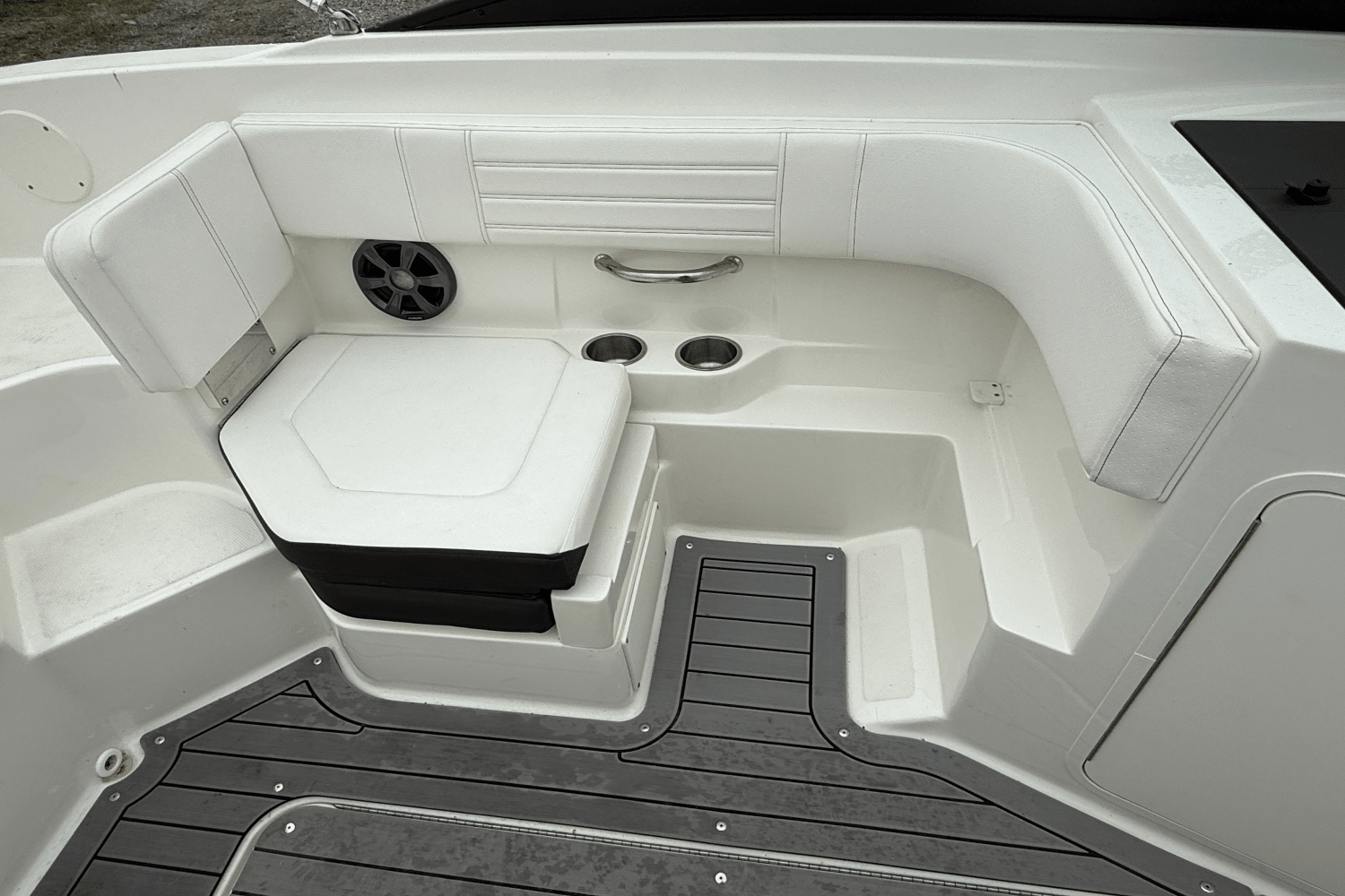 Slide: The Image of Sea Ray 190SPX 2019 - 20