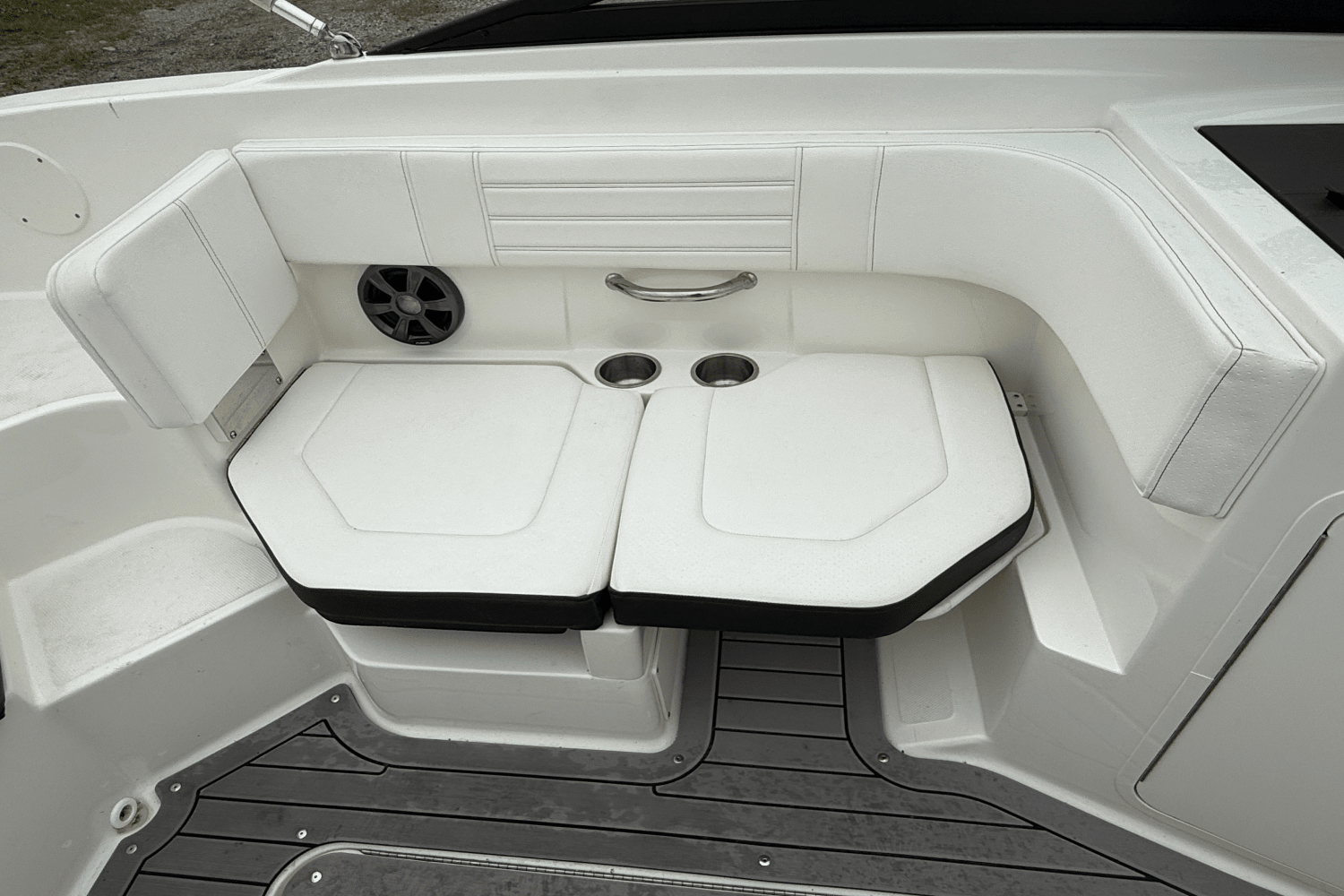 Slide: The Image of Sea Ray 190SPX 2019 - 21