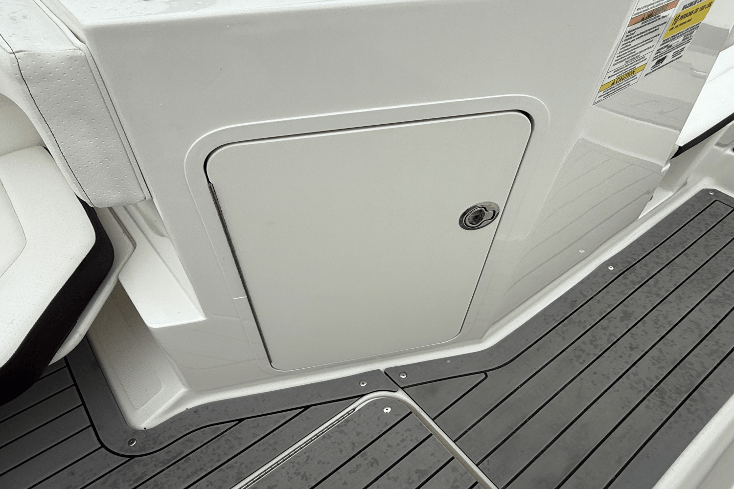 Slide: The Image of Sea Ray 190SPX 2019 - 22