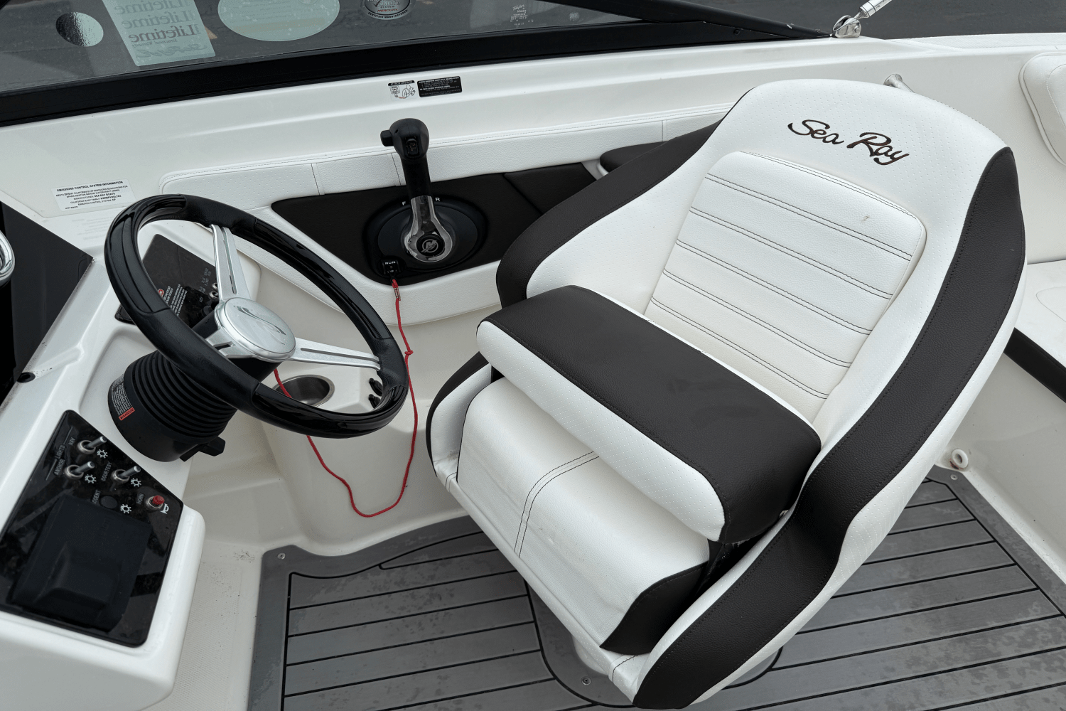 Slide: The Image of Sea Ray 190SPX 2019 - 27