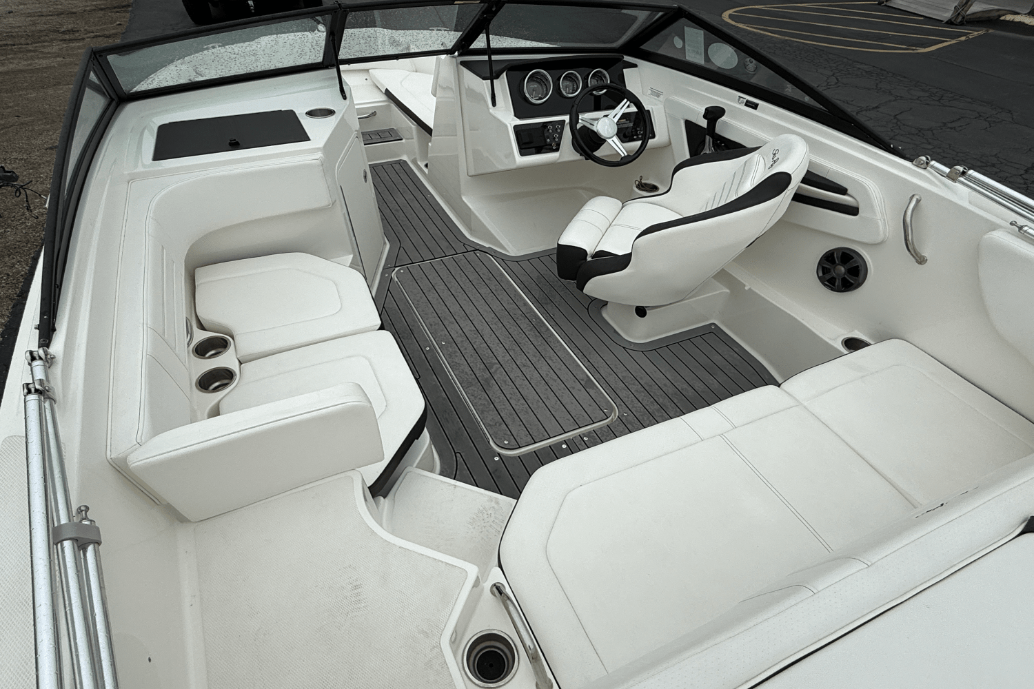 Slide: The Image of Sea Ray 190SPX 2019 - 3