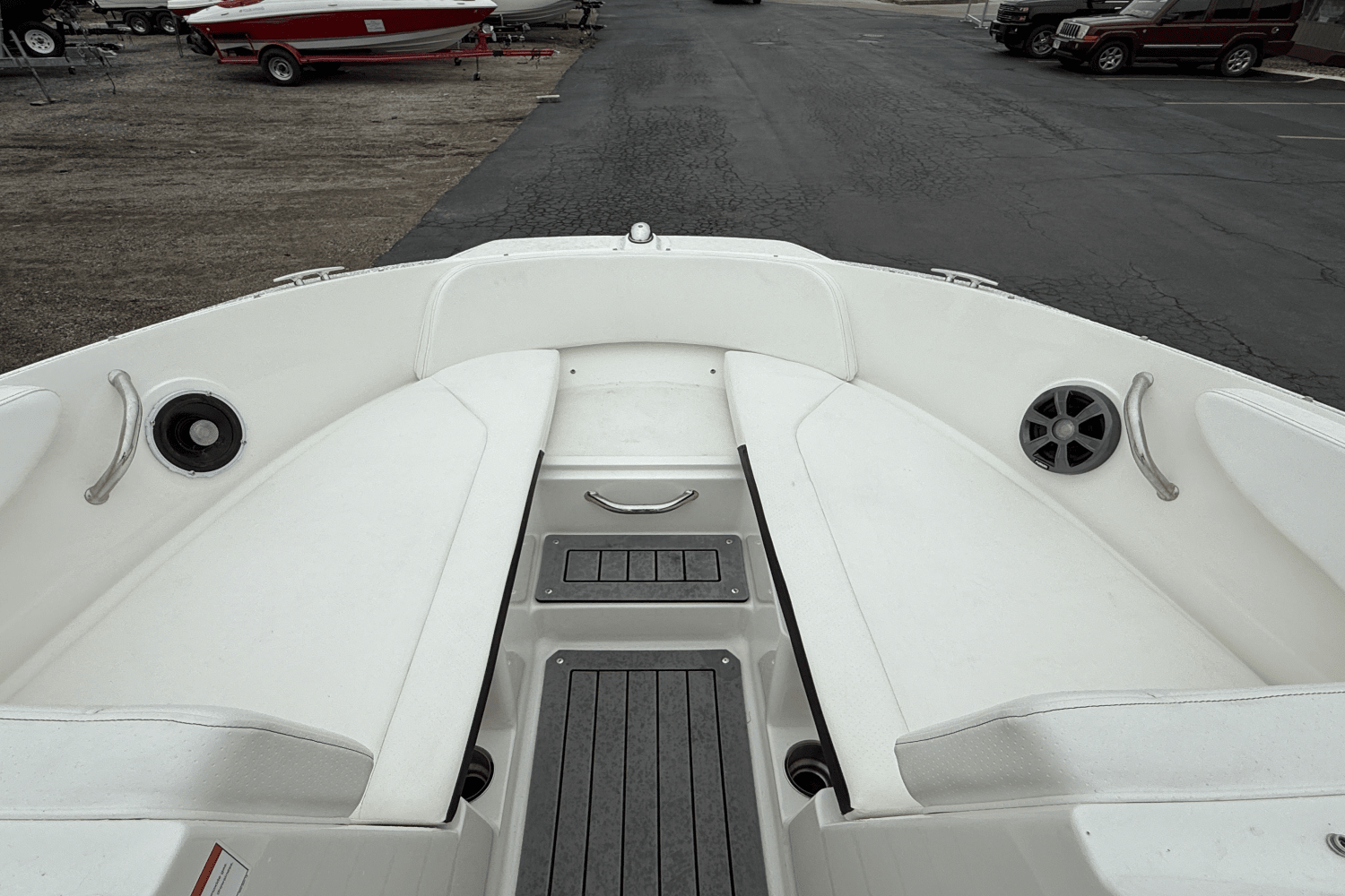 Slide: The Image of Sea Ray 190SPX 2019 - 4