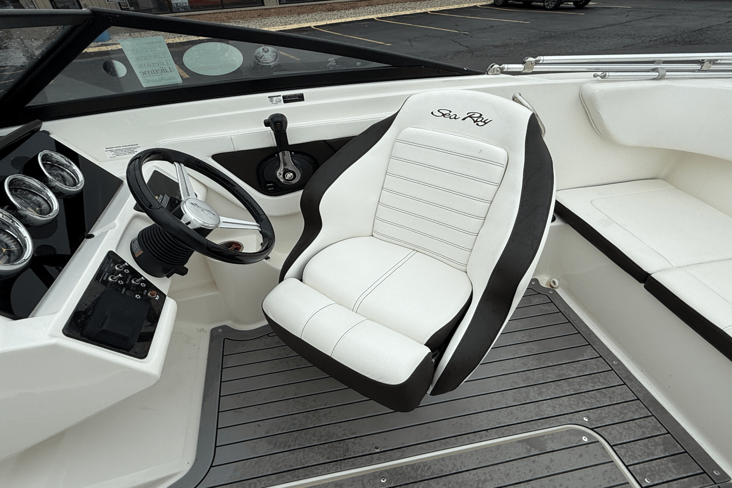 Slide: The Image of Sea Ray 190SPX 2019 - 8