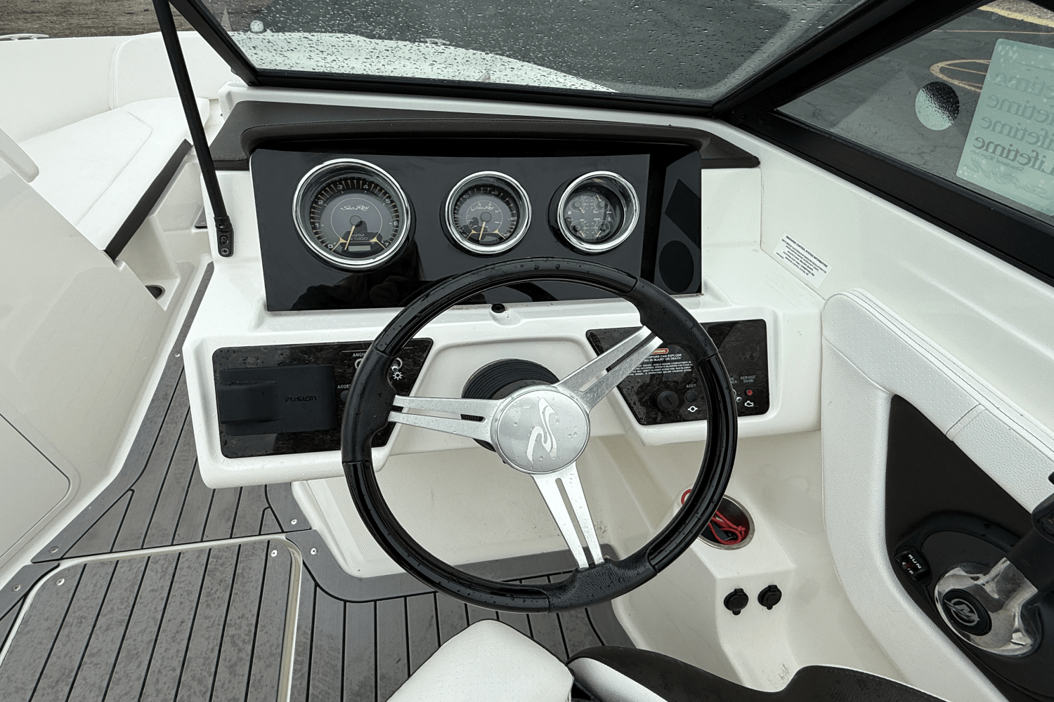 Slide: The Image of Sea Ray 190SPX 2019 - 9
