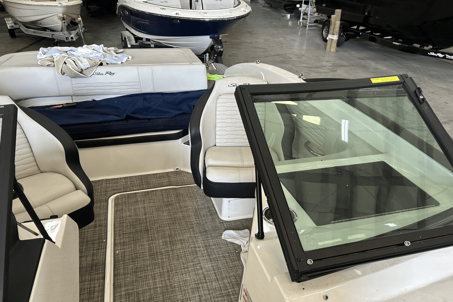 Slide: The Image of Sea Ray 190 SPX 2021 - 9