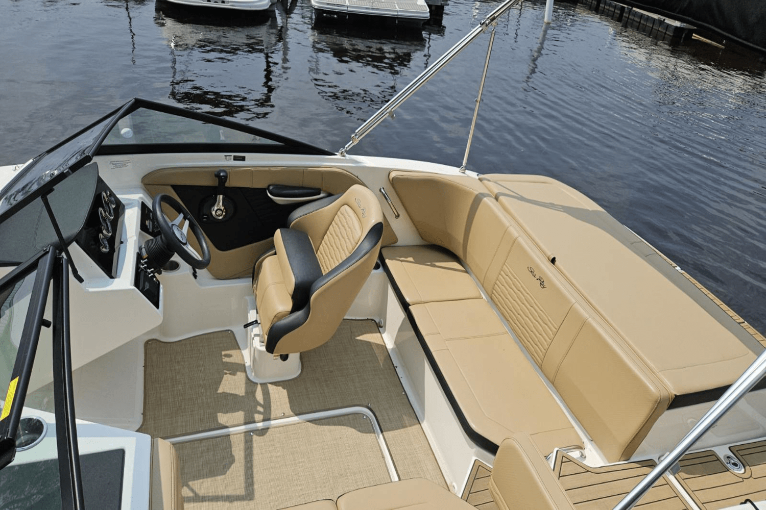 Slide: The Image of Sea Ray 190 SPX 2023 - 10