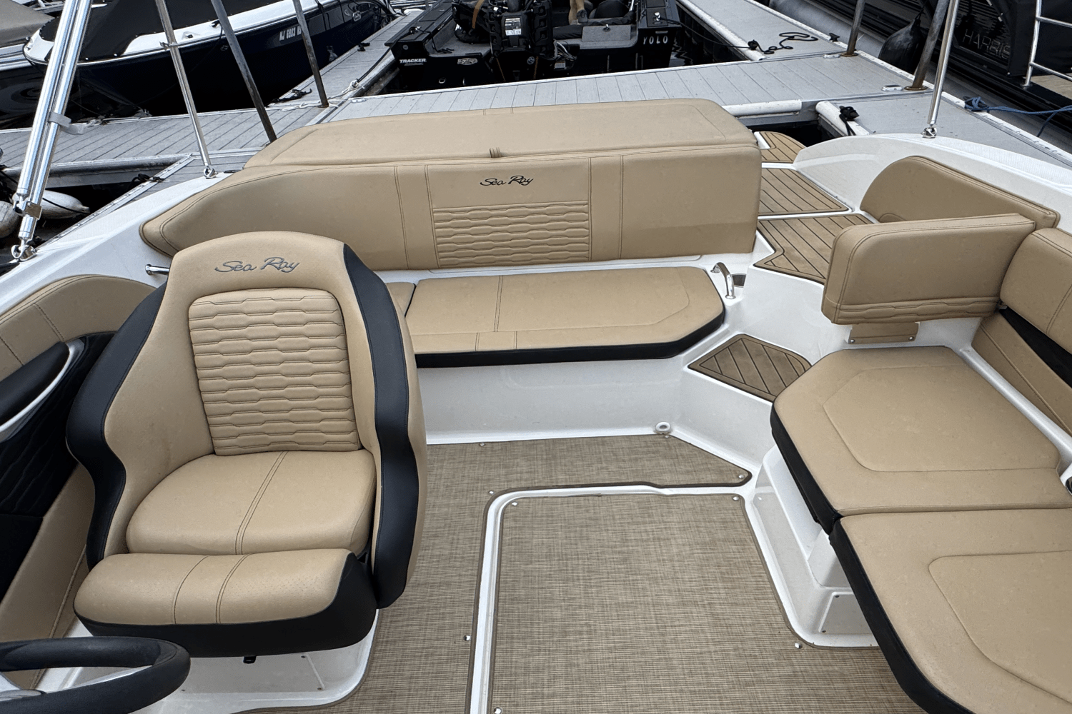 Slide: The Image of Sea Ray 190 SPX 2023 - 12