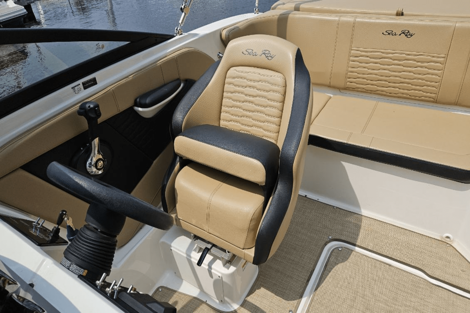 Slide: The Image of Sea Ray 190 SPX 2023 - 13
