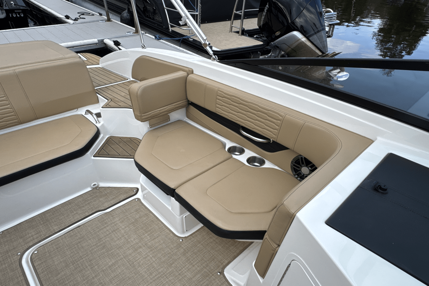 Slide: The Image of Sea Ray 190 SPX 2023 - 14