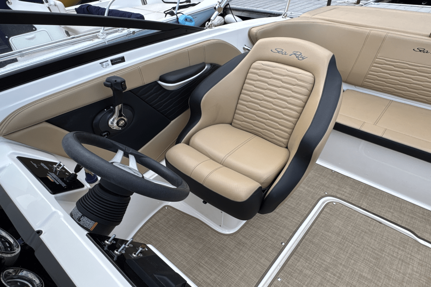 Slide: The Image of Sea Ray 190 SPX 2023 - 15