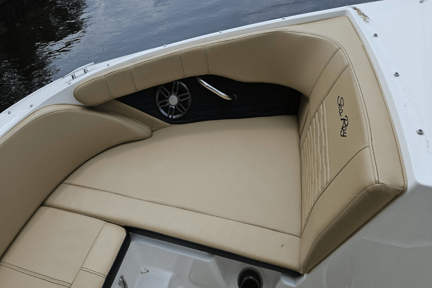 Slide: The Image of Sea Ray 190 SPX 2023 - 18