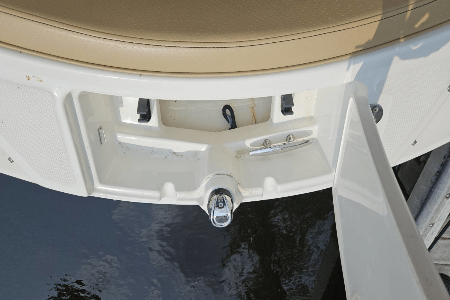 Slide: The Image of Sea Ray 190 SPX 2023 - 19