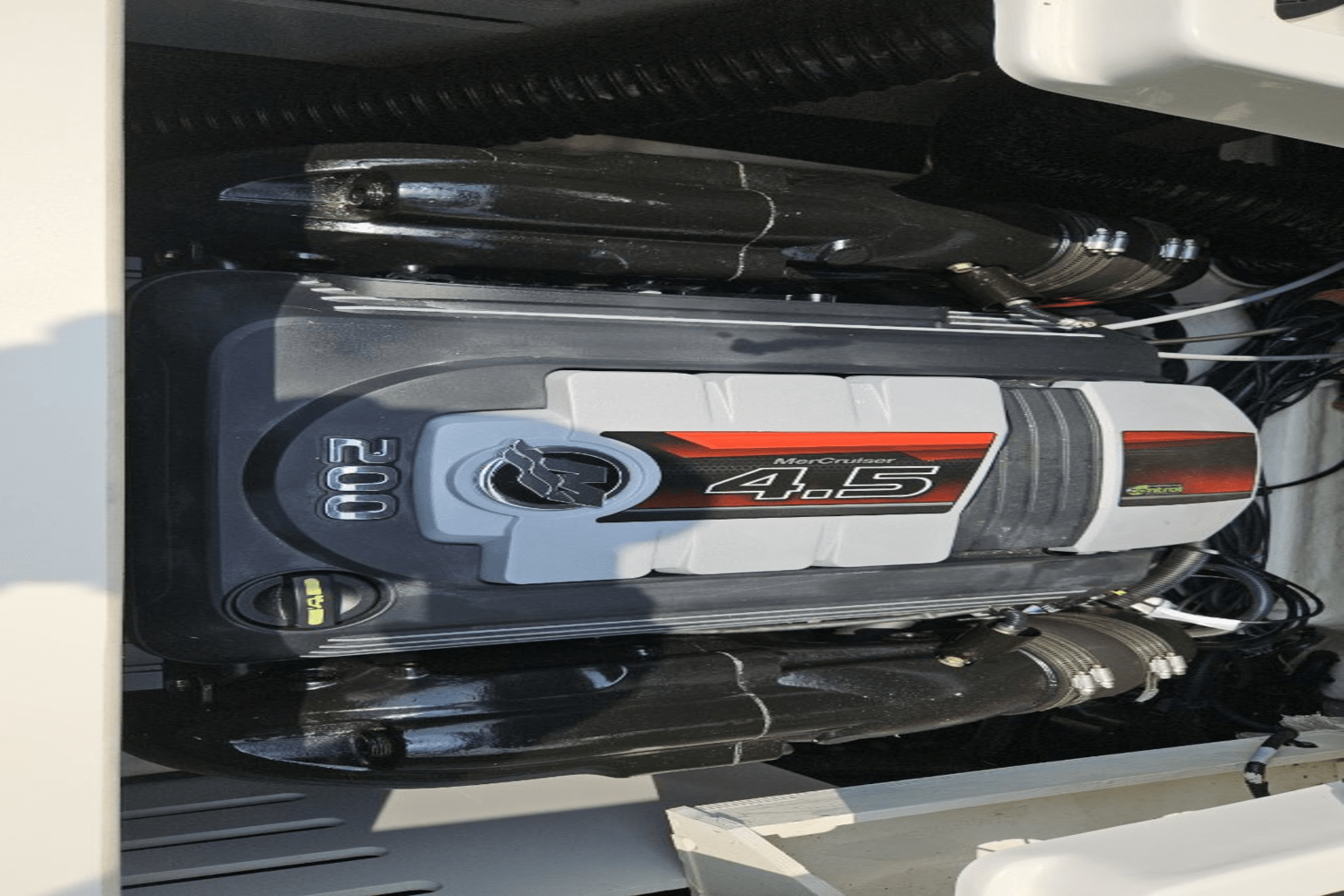 Slide: The Image of Sea Ray 190 SPX 2023 - 25