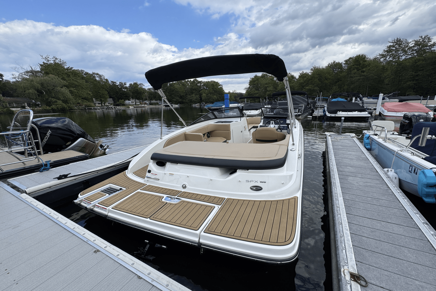 Slide: The Image of Sea Ray 190 SPX 2023 - 4