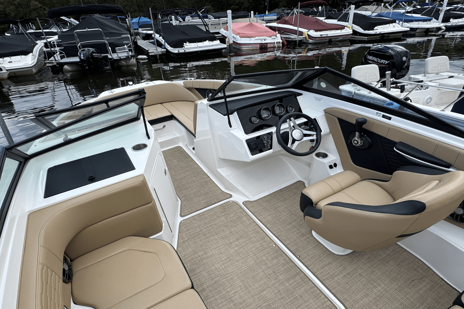 Slide: The Image of Sea Ray 190 SPX 2023 - 5