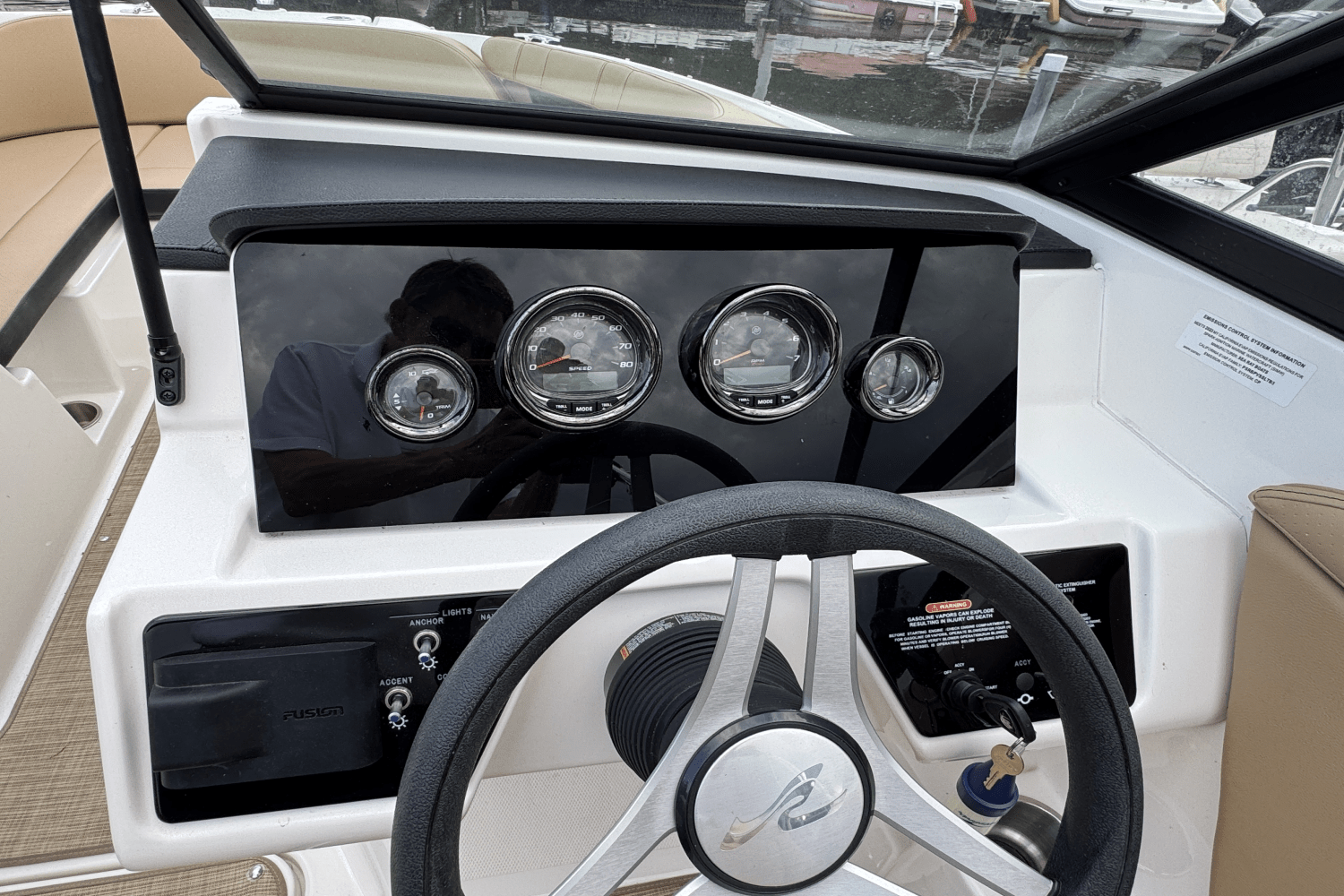 Slide: The Image of Sea Ray 190 SPX 2023 - 8