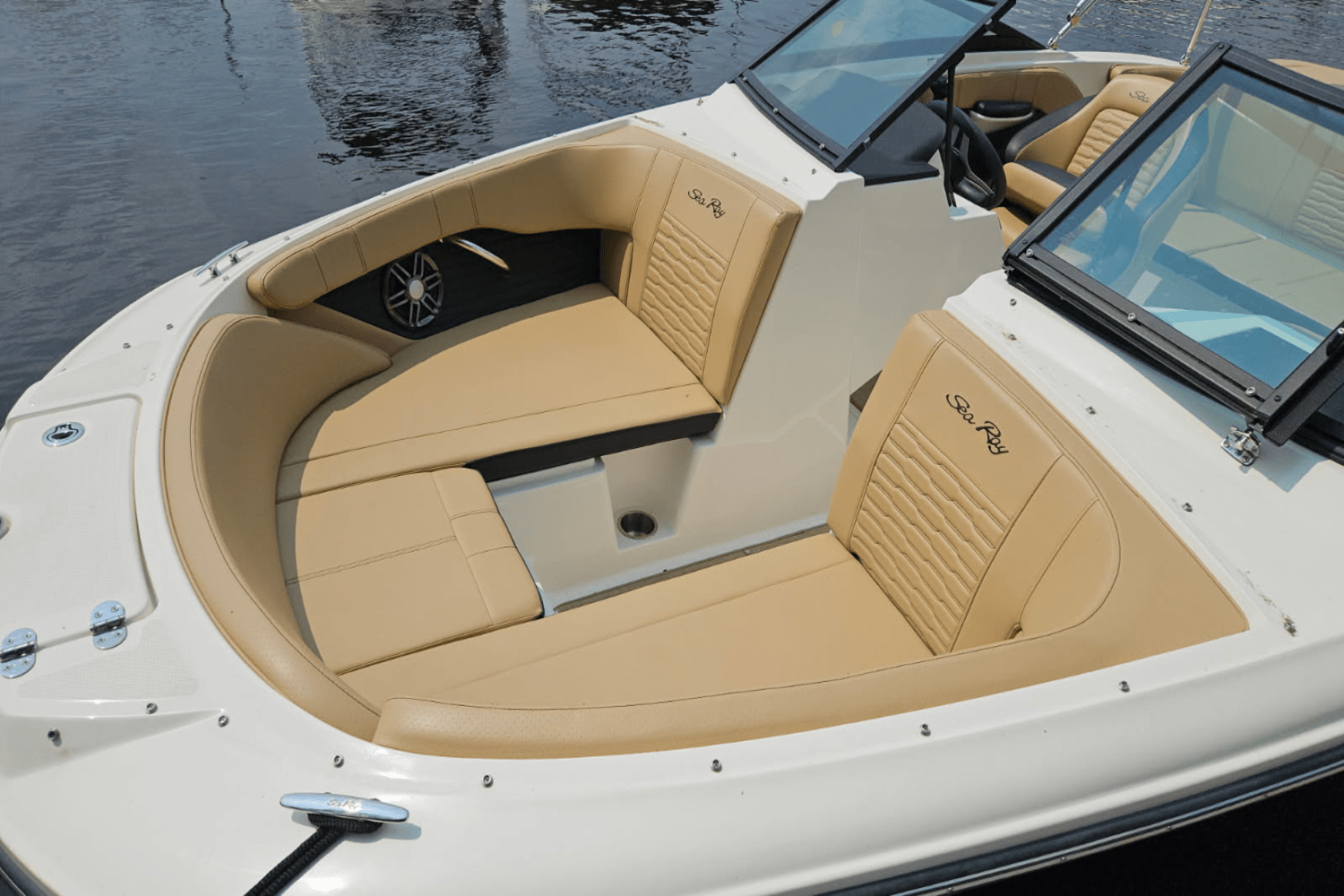 Slide: The Image of Sea Ray 190 SPX 2023 - 8