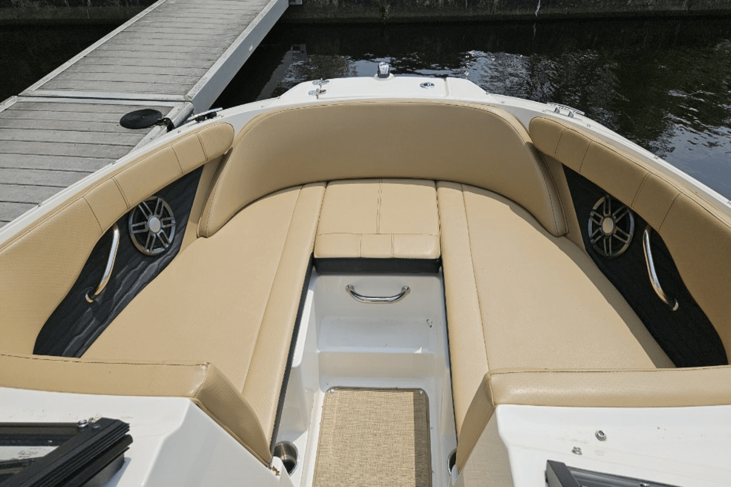 Slide: The Image of Sea Ray 190 SPX 2023 - 9