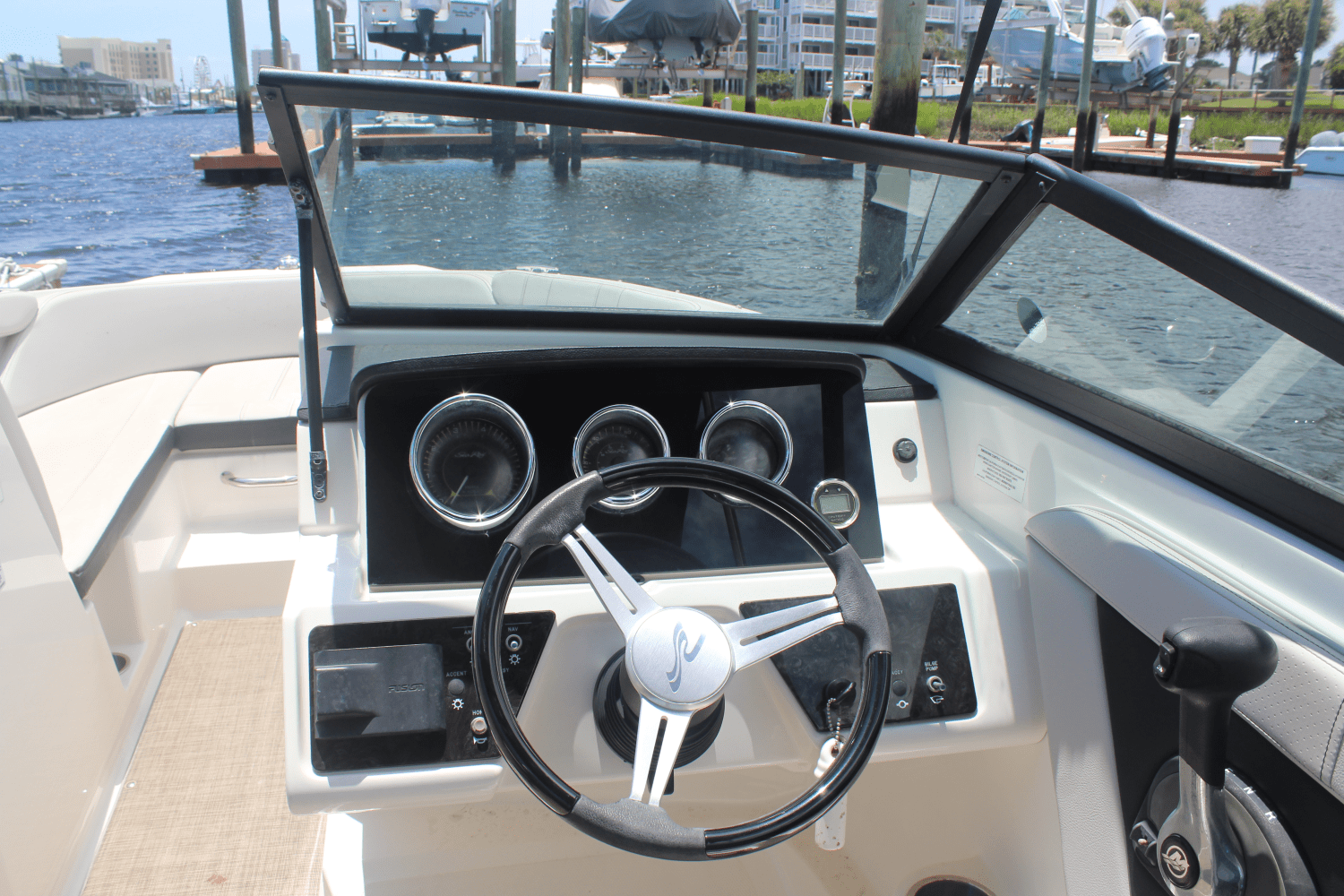 Slide: The Image of Sea Ray 190 SPX-OB 2021 - 11