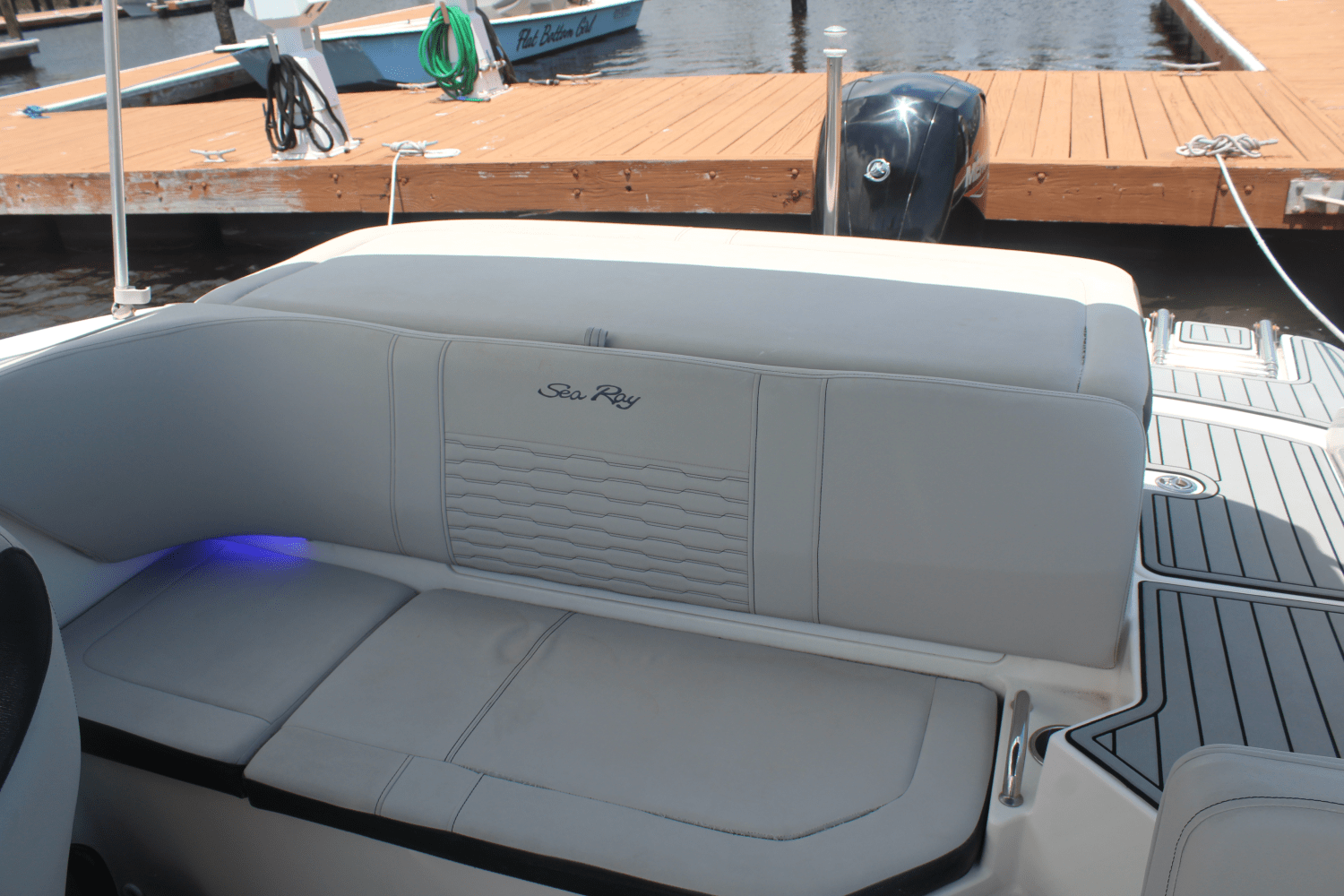 Slide: The Image of Sea Ray 190 SPX-OB 2021 - 14