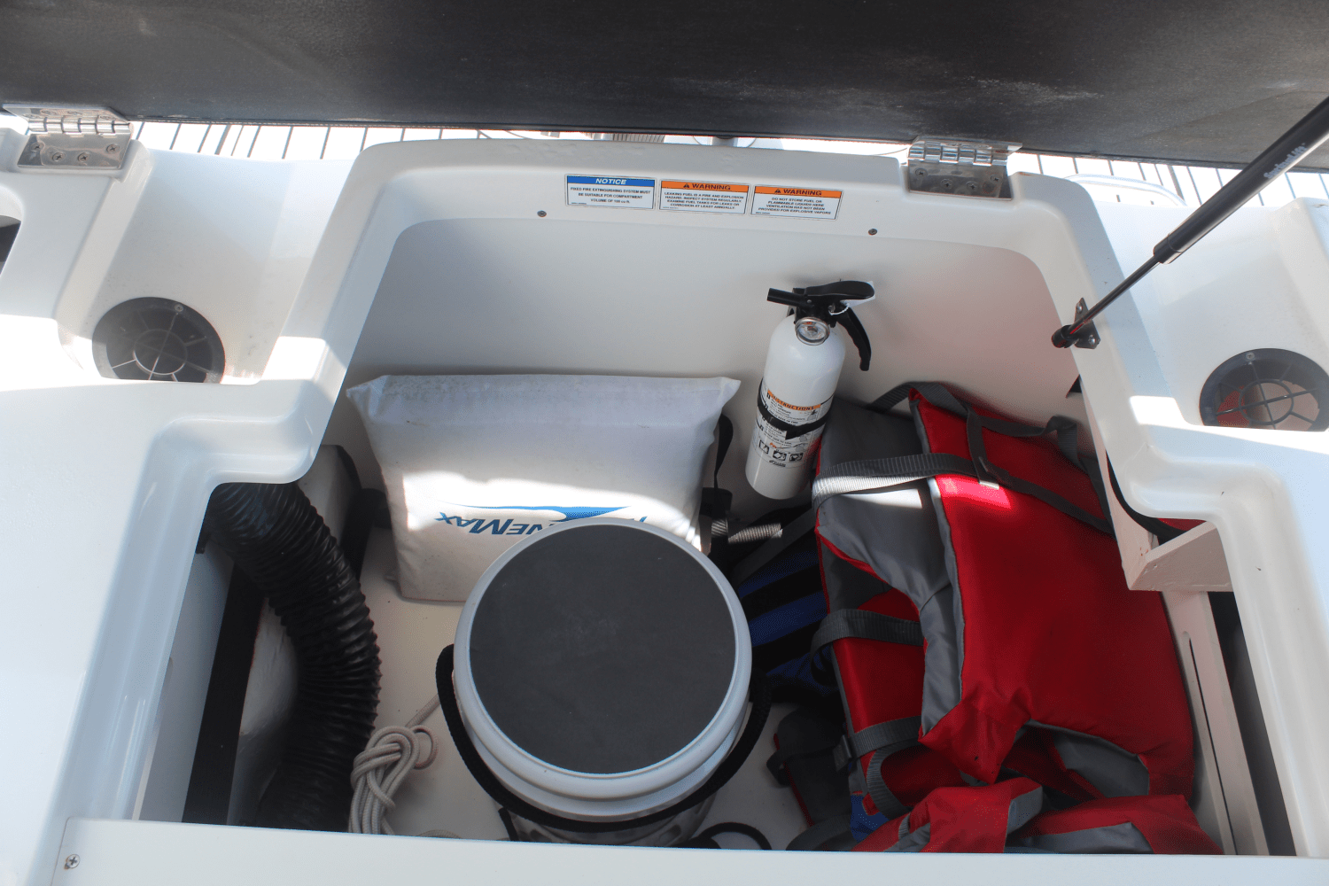 Slide: The Image of Sea Ray 190 SPX-OB 2021 - 15