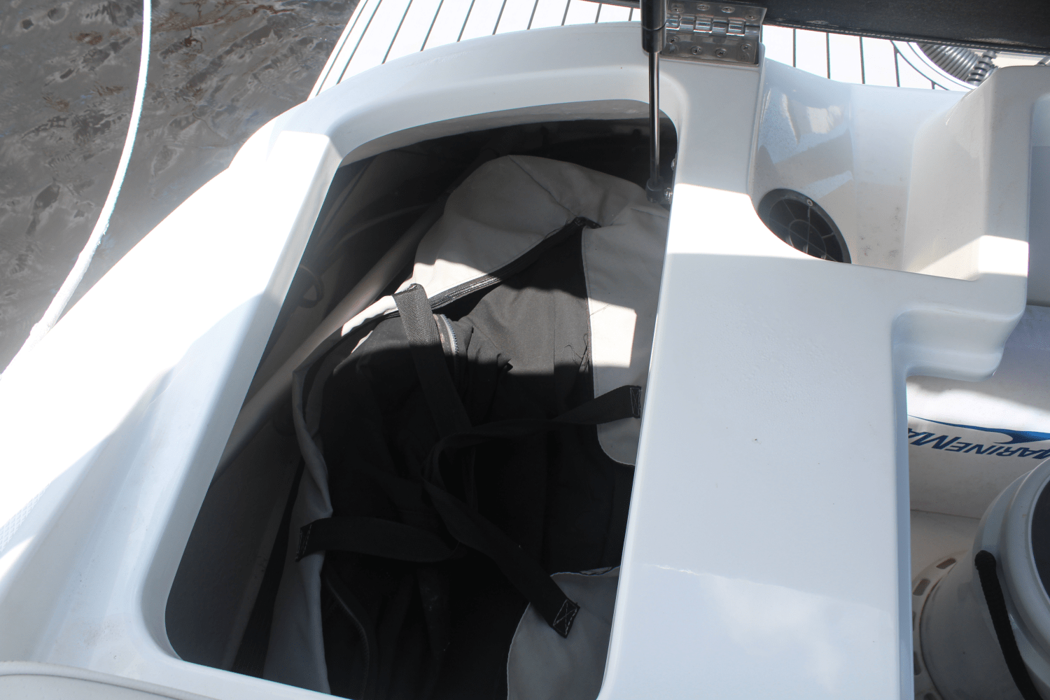 Slide: The Image of Sea Ray 190 SPX-OB 2021 - 16