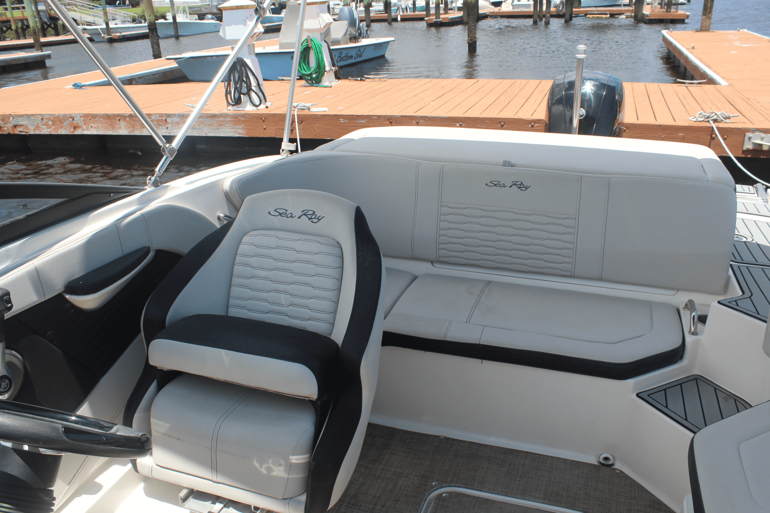 Slide: The Image of Sea Ray 190 SPX-OB 2021 - 21