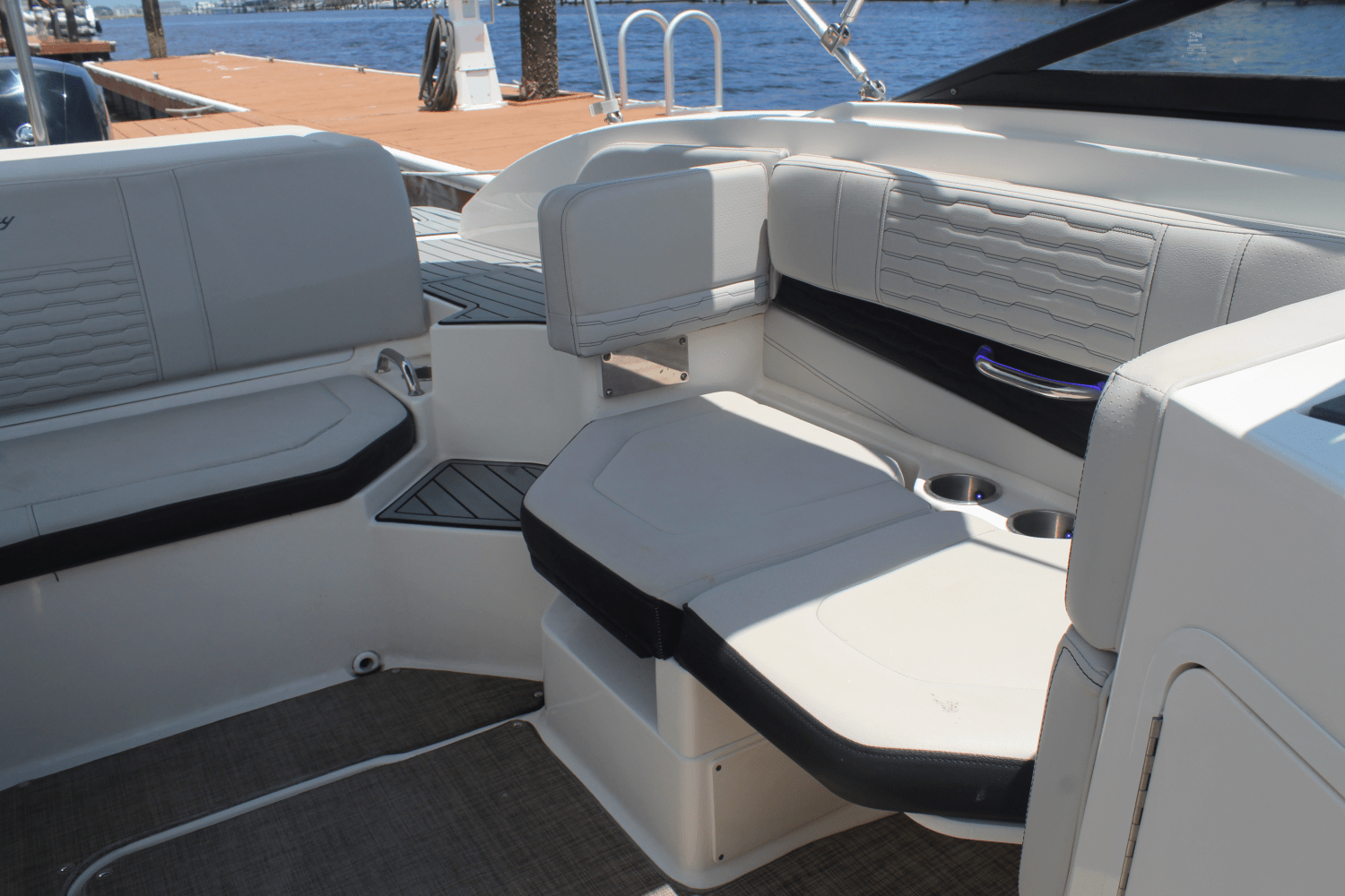 Slide: The Image of Sea Ray 190 SPX-OB 2021 - 22