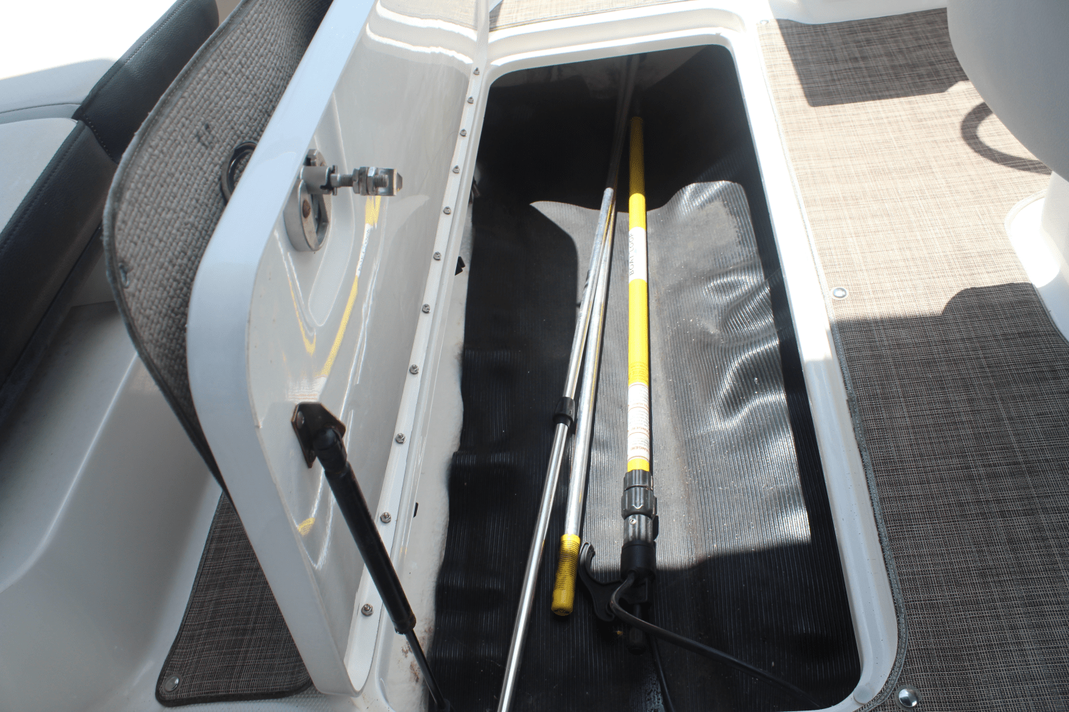 Slide: The Image of Sea Ray 190 SPX-OB 2021 - 24