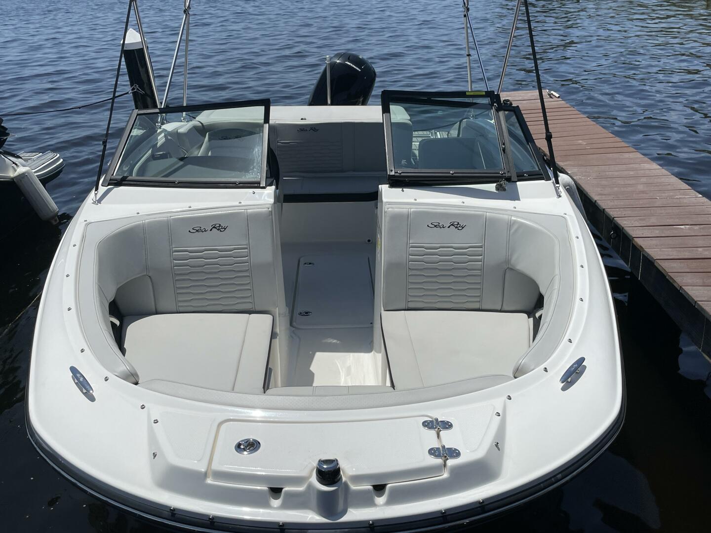 Slide: The Image of Sea Ray 19 SPX 2022 - 5264856