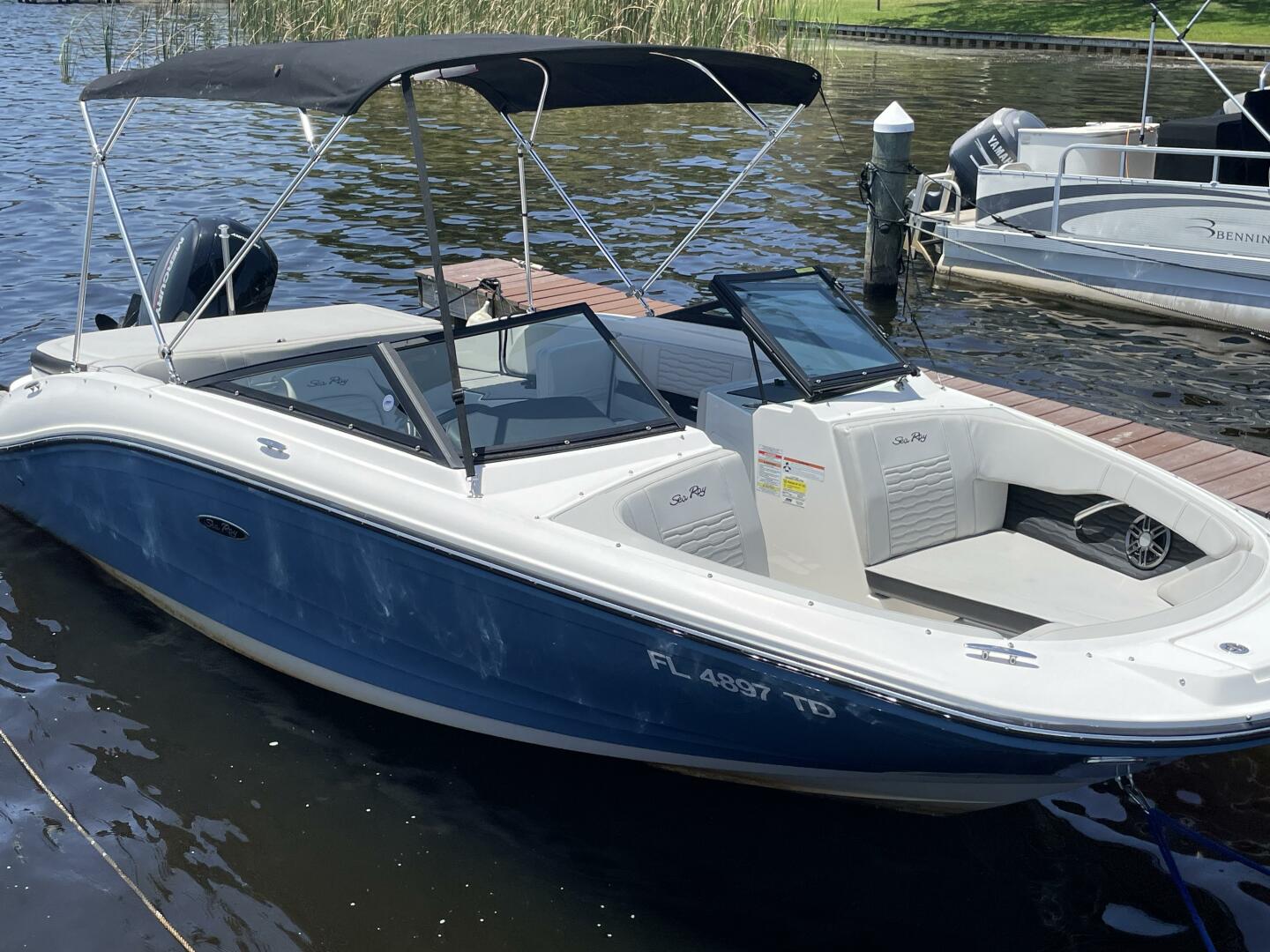 Slide: The Image of Sea Ray 19 SPX 2022 - 5264858