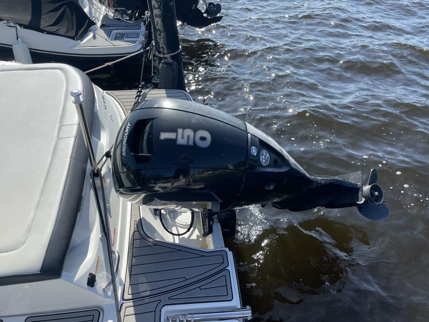 Slide: The Image of Sea Ray 19 SPX 2022 - 5264864