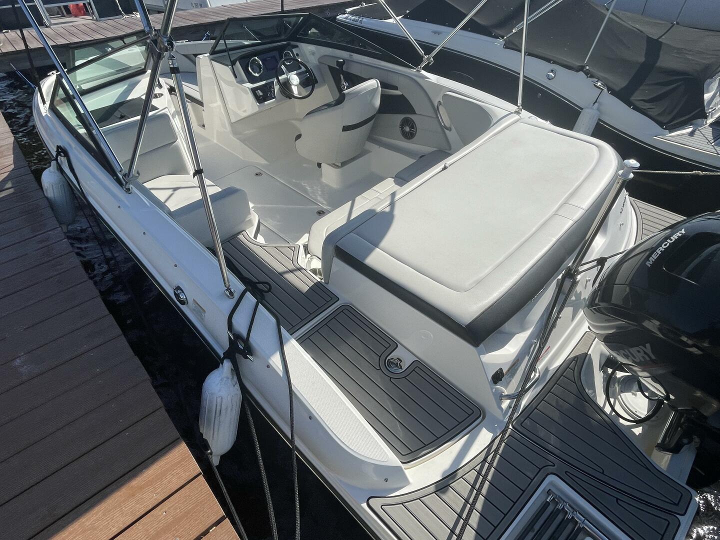 Slide: The Image of Sea Ray 19 SPX 2022 - 5264866